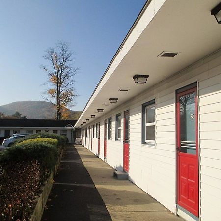 Monument Mountain Motel Great Barrington Extérieur photo