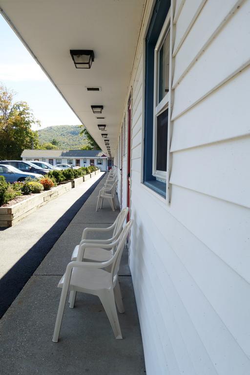 Monument Mountain Motel Great Barrington Extérieur photo